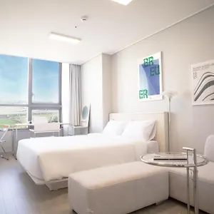 Uh Flat The Songdo Apartment Incheon