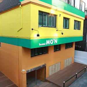  Hostel Moon